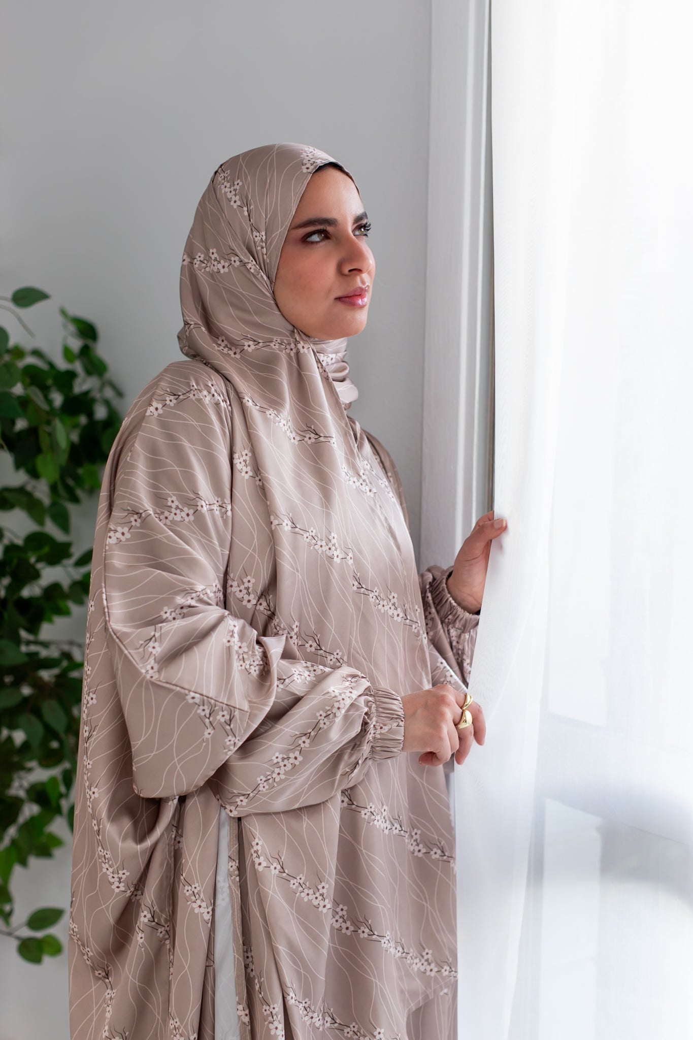 White Flowers on Beige